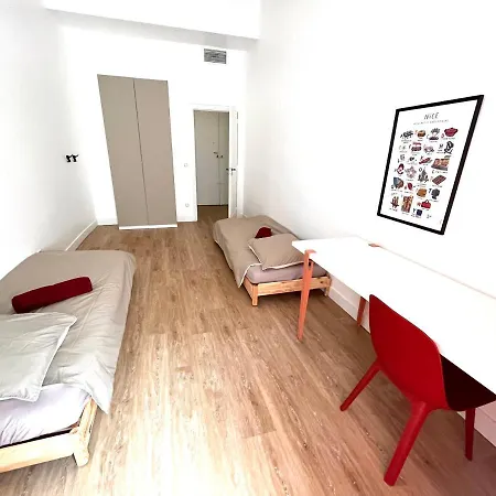 Large Haussmanian In The Heart Of * Niza